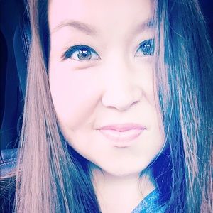 Meet your Posher, Lenora